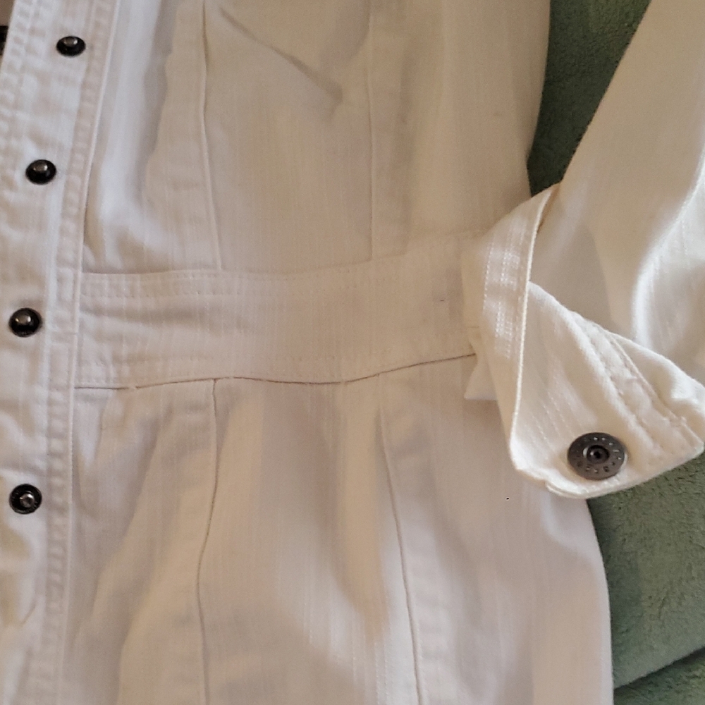 White Button-Up Jacket - Picture 4 of 9